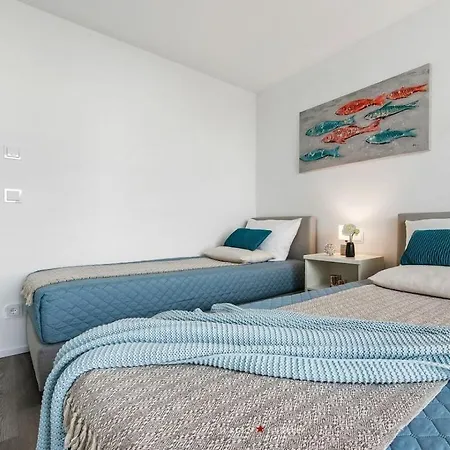 With 2 Bedrooms Semesterbostad *