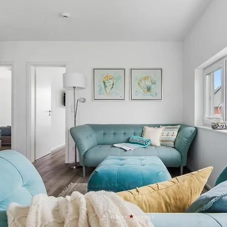 With 2 Bedrooms Semesterbostad
