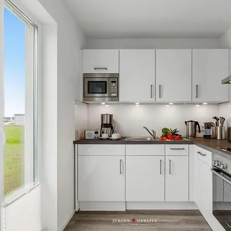 With 2 Bedrooms Semesterbostad