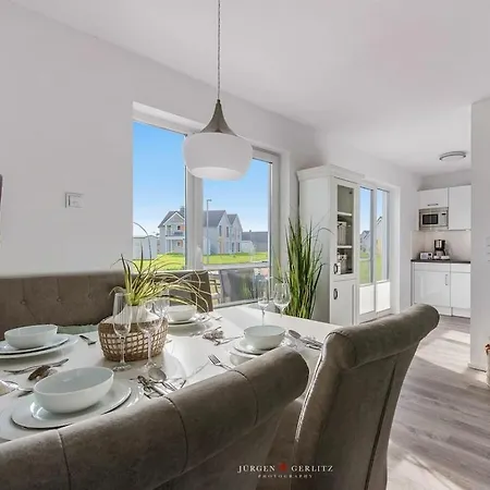 With 2 Bedrooms Semesterbostad